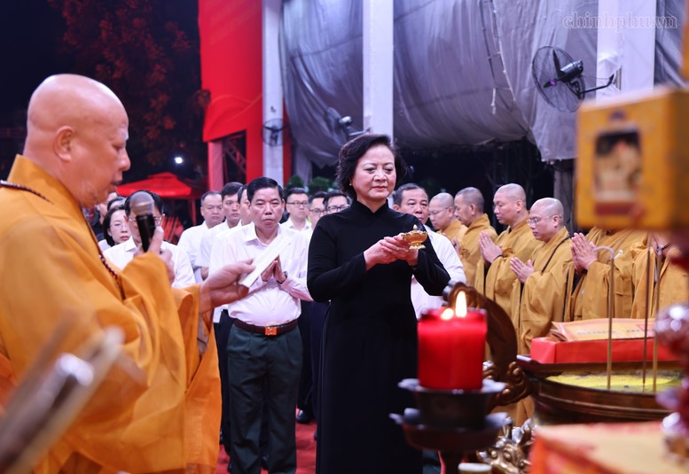 731-hai-cot-liet-si-cau-sieu-cho-anh-linh-731-liet-si-truoc-gio-truy-dieu-an-tang_nguoiphattu_com 1.jpg